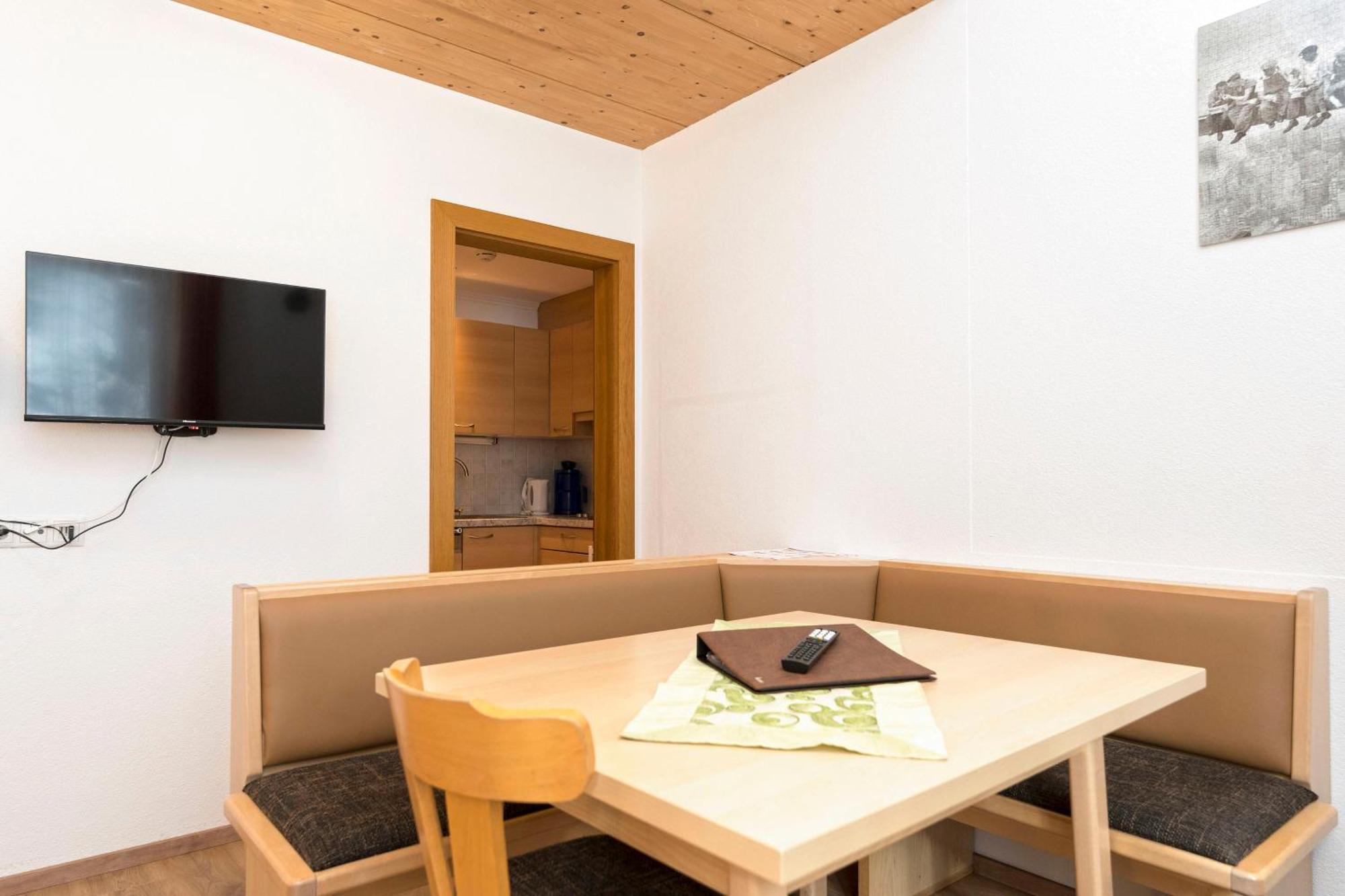Hotel Garni Siegele - Inklusive Silvretta-Card Premium Ишгъл Екстериор снимка