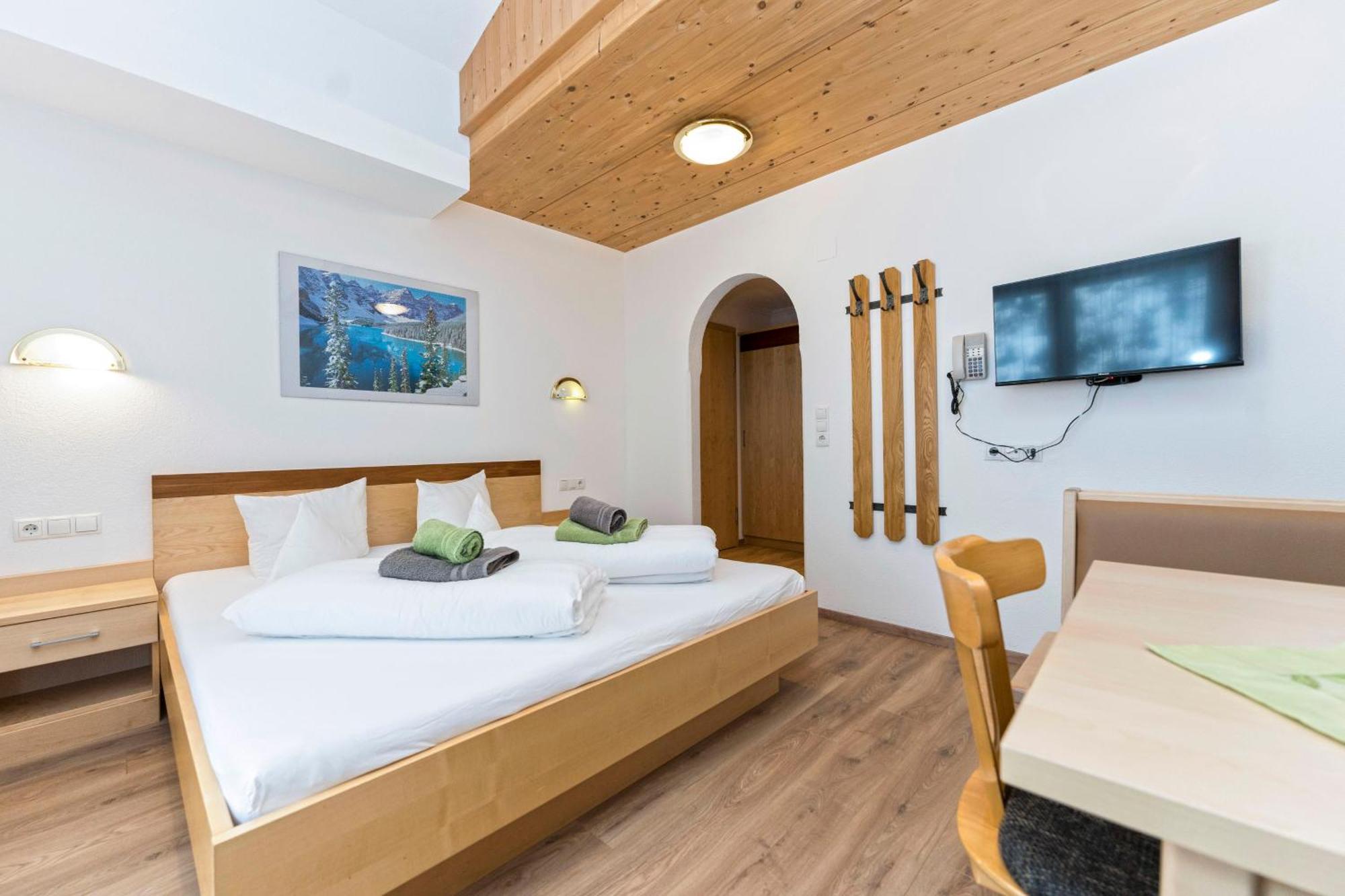 Hotel Garni Siegele - Inklusive Silvretta-Card Premium Ишгъл Екстериор снимка