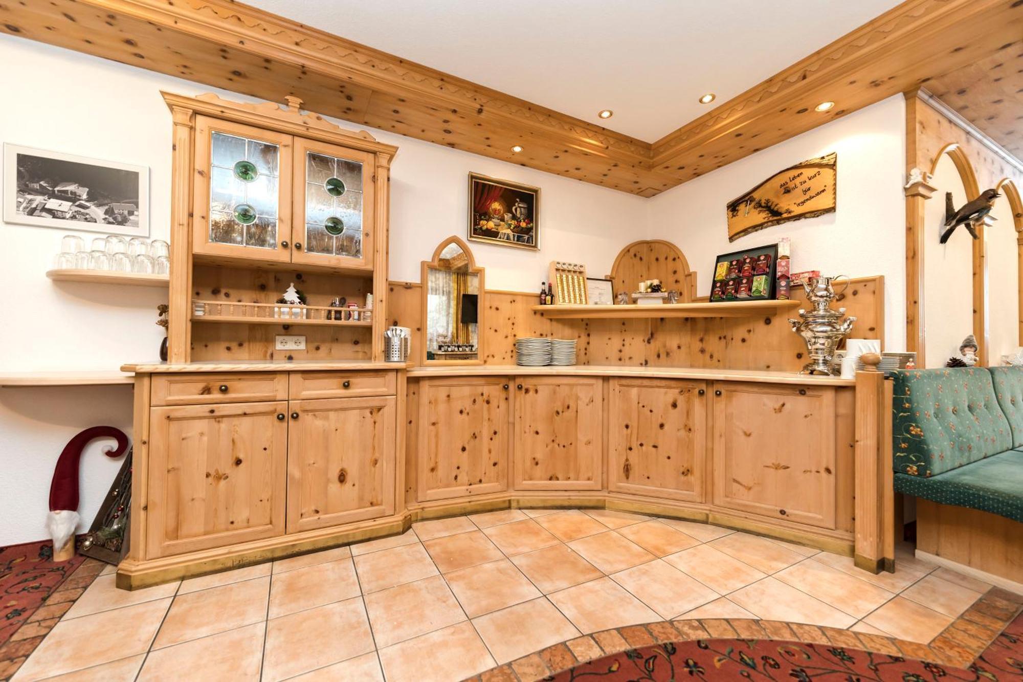 Hotel Garni Siegele - Inklusive Silvretta-Card Premium Ишгъл Екстериор снимка