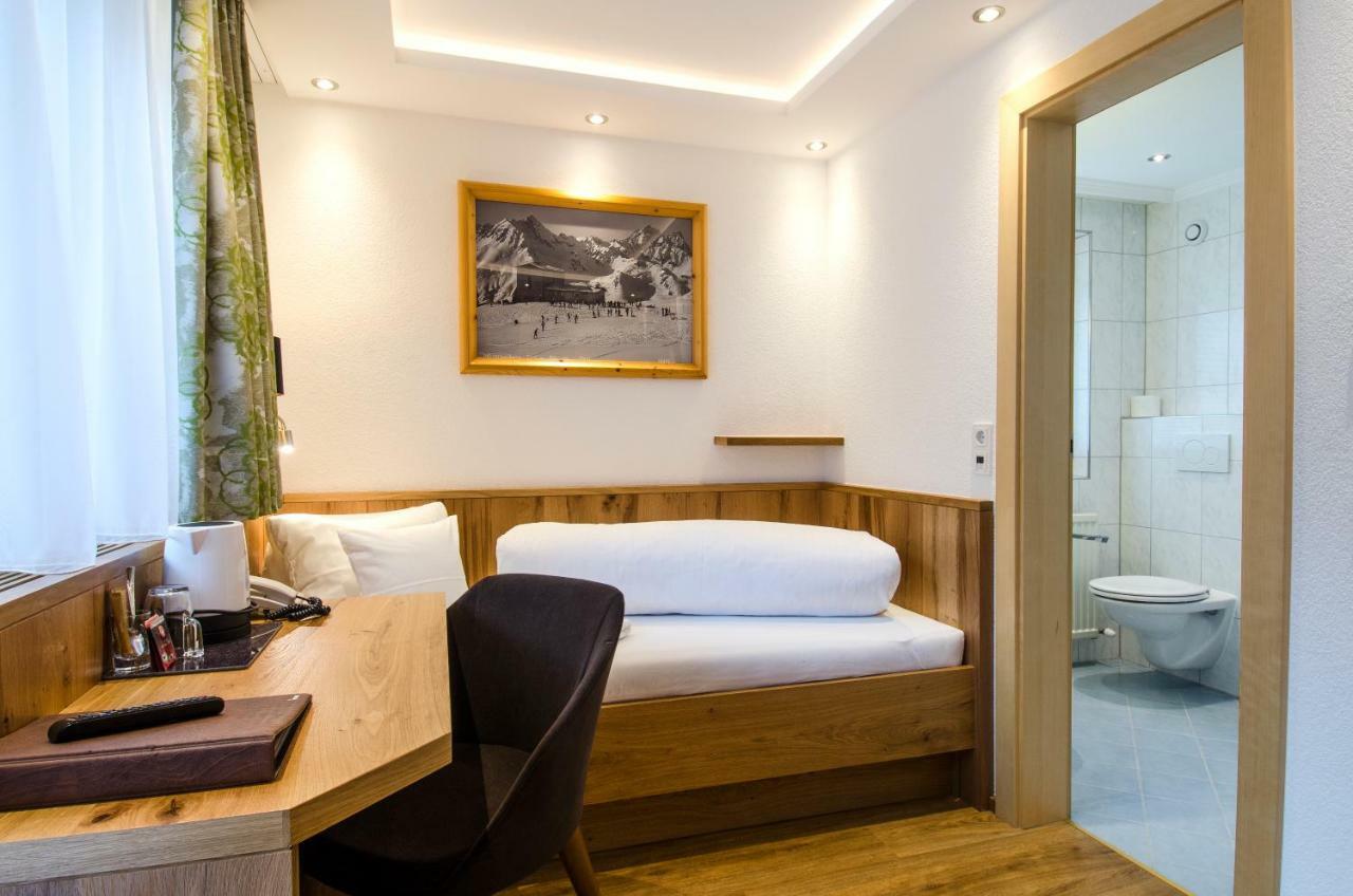 Hotel Garni Siegele - Inklusive Silvretta-Card Premium Ишгъл Екстериор снимка